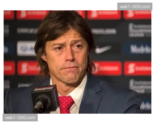 塞维利亚财政问题影响阵容深度，阿尔梅达调整空间有限。